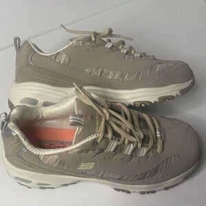 Sketchers D’lites memory Foam Shoes